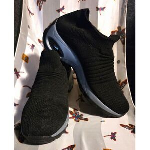 NWOT - Women's Form Fitting Nurse Shoes - Size 9